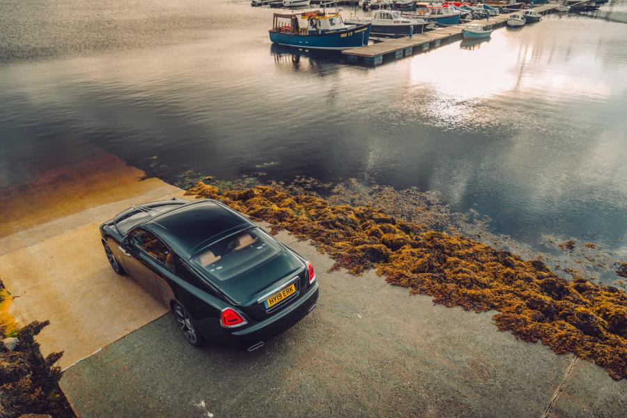  Rolls-Royce Wraith 2016 года  (UK) (фото 16 из 18)